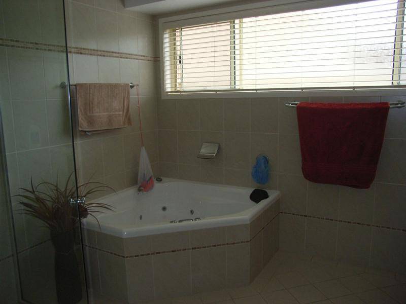 10 Scarborough Place BATEAU BAY 2261, Bateau Bay NSW 2261