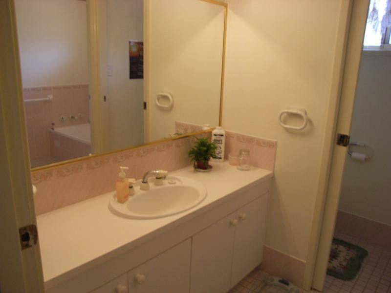 9 Borrodale Avenue BATEAU BAY 2261, Bateau Bay NSW 2261