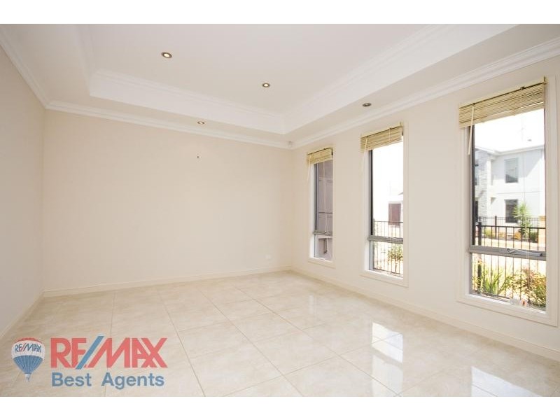 71 Macmillan Avenue MAWSON LAKES 5095, Mawson Lakes SA 5095