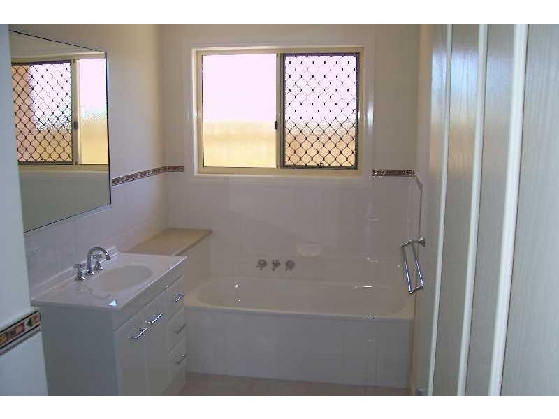 38 Bauhinia Street BOYNE ISLAND 4680, Boyne Island QLD 4680