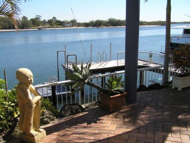 16 Excalibur Court SOVEREIGN ISLANDS 4216, Sovereign Islands QLD 4216