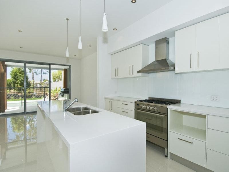 5023A Riverwood Grove  BENOWA 4217, Benowa QLD 4217