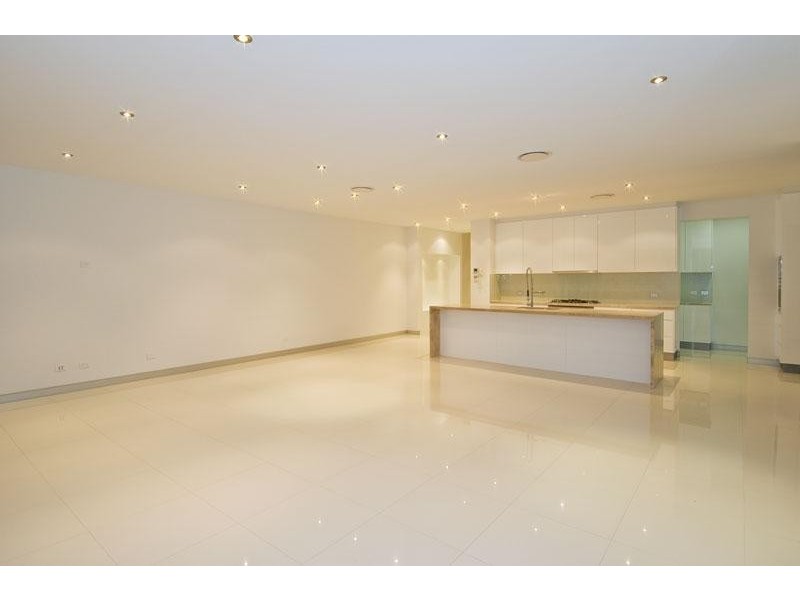 8006B Vista Drive BENOWA 4217, Benowa QLD 4217