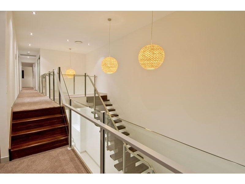 8006B Vista Drive BENOWA 4217, Benowa QLD 4217