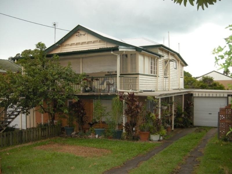 34 Government Road LABRADOR 4215, Labrador QLD 4215