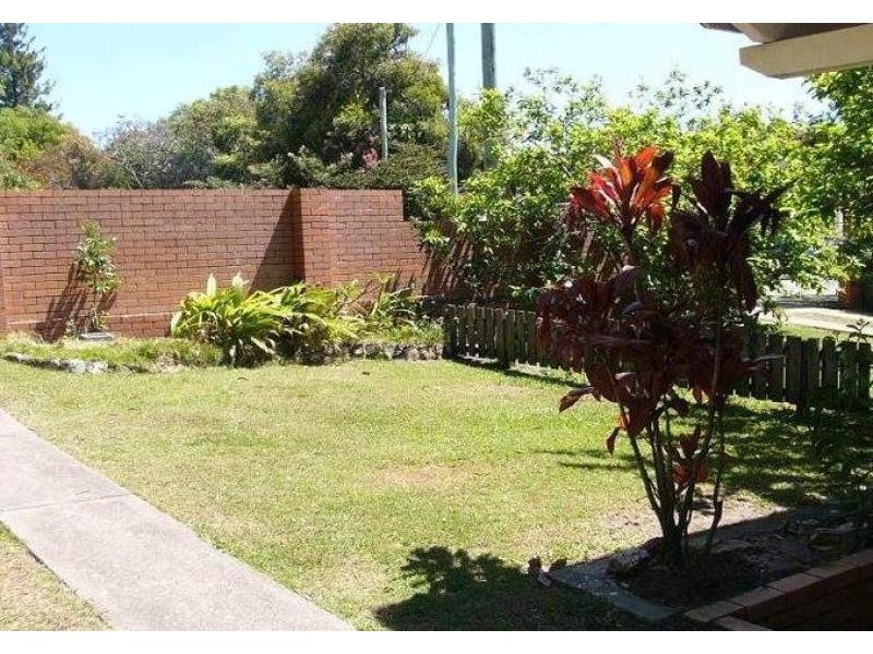 34 Government Road LABRADOR 4215, Labrador QLD 4215