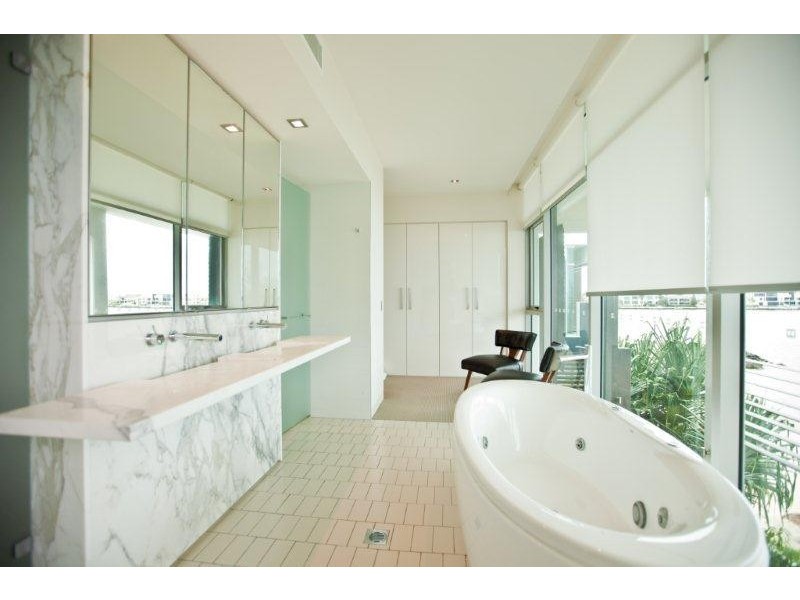 24 Ephraim Island Parade PARADISE POINT 4216, Paradise Point QLD 4216