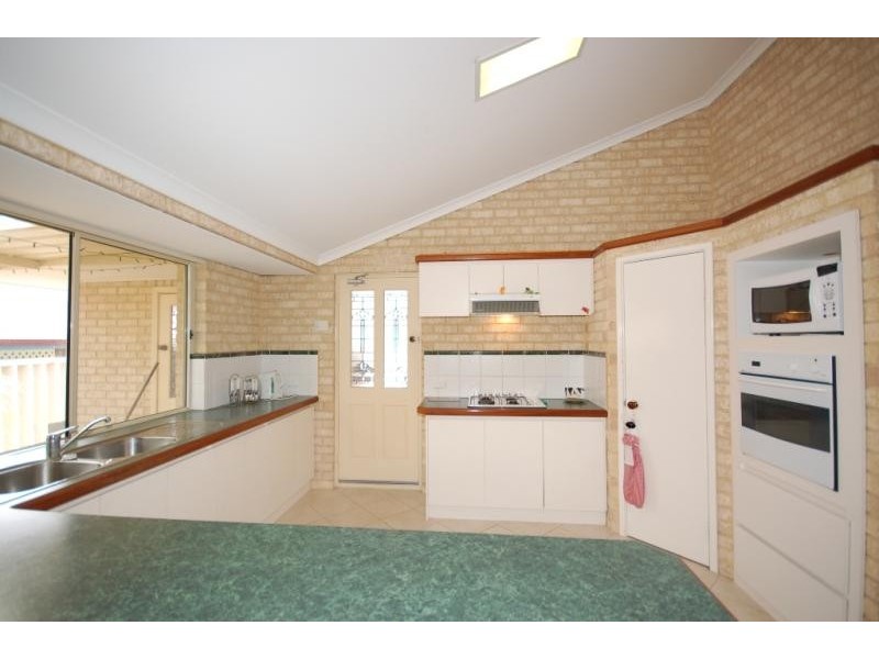 40 Manchester Drive HOCKING 6065, Hocking WA 6065