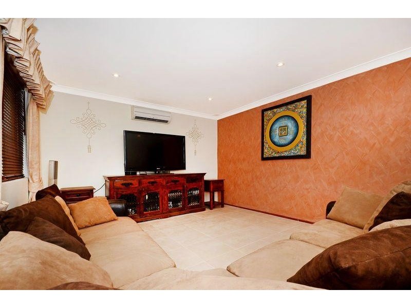 34 Curtis Way GIRRAWHEEN 6064, Girrawheen WA 6064