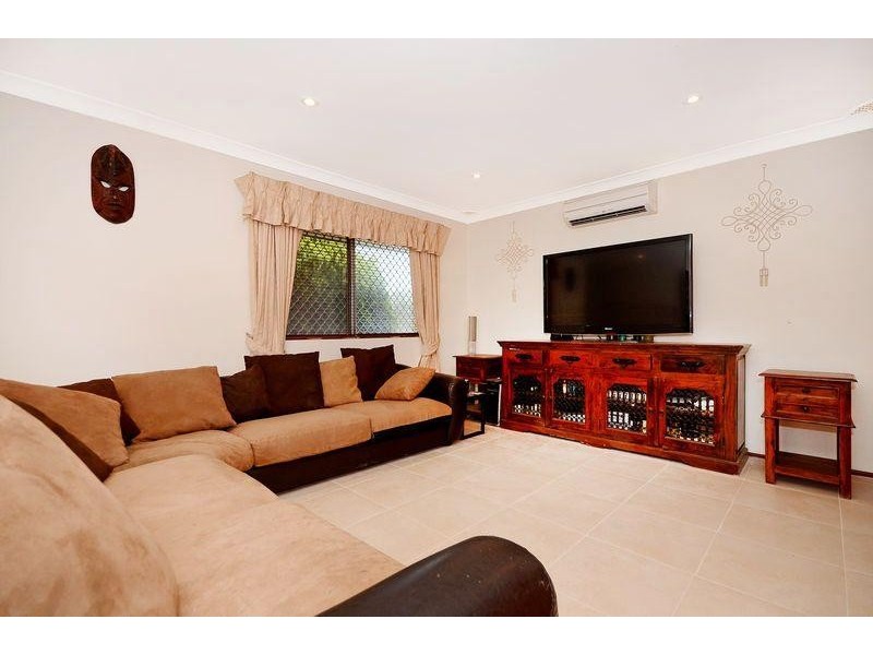 34 Curtis Way GIRRAWHEEN 6064, Girrawheen WA 6064