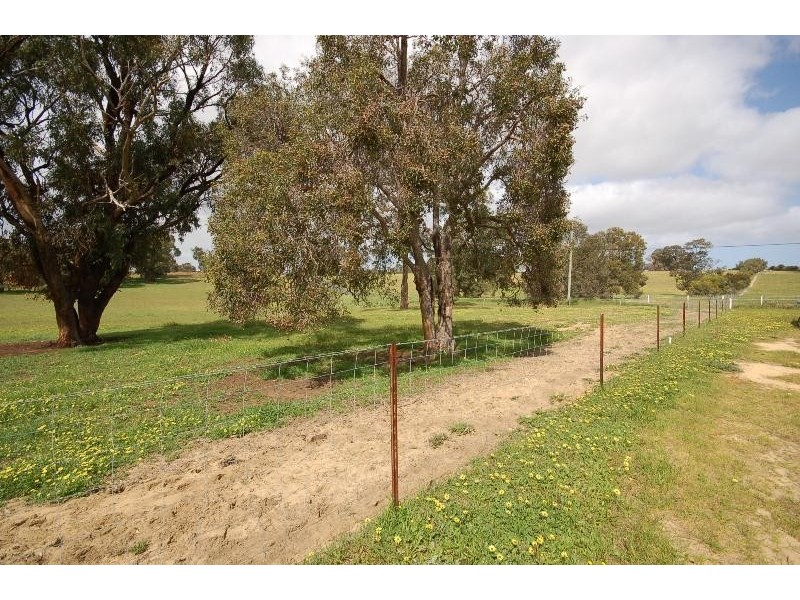 116 Rangeview Drive, Wanerie WA 6503