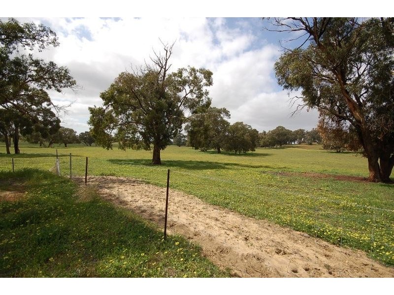 116 Rangeview Drive, Wanerie WA 6503