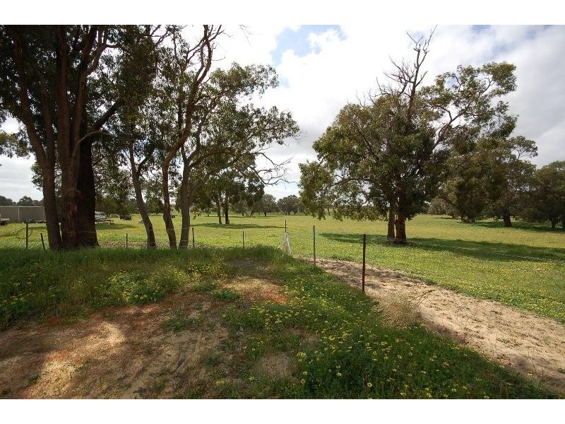 116 Rangeview Drive, Wanerie WA 6503