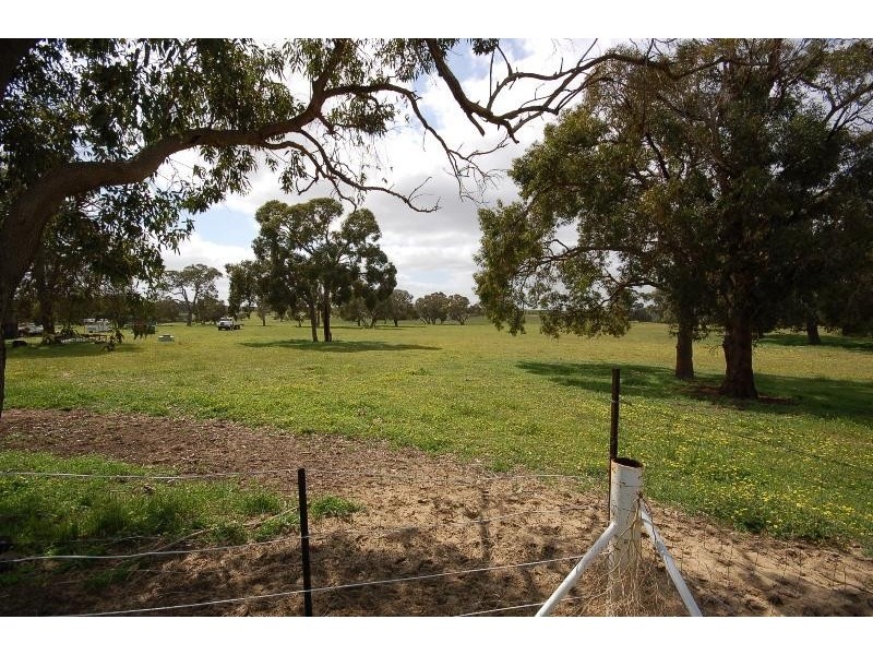 116 Rangeview Drive, Wanerie WA 6503