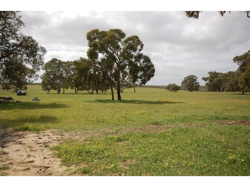 116 Rangeview Drive, Wanerie WA 6503