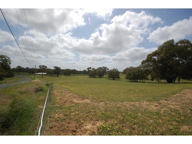 116 Rangeview Drive, Wanerie WA 6503