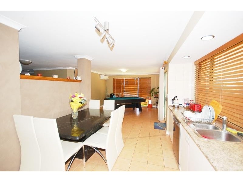 18 Mangrove Circuit, Banksia Grove WA 6031