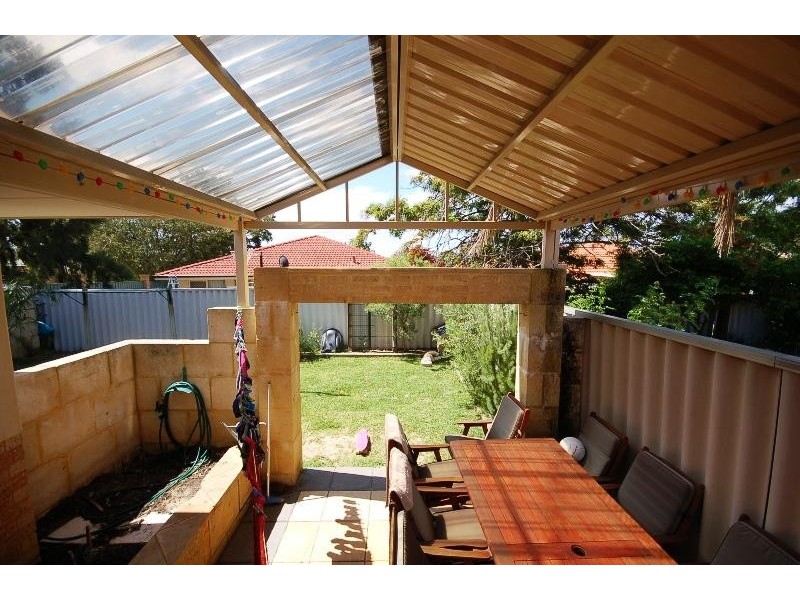 18 Mangrove Circuit, Banksia Grove WA 6031