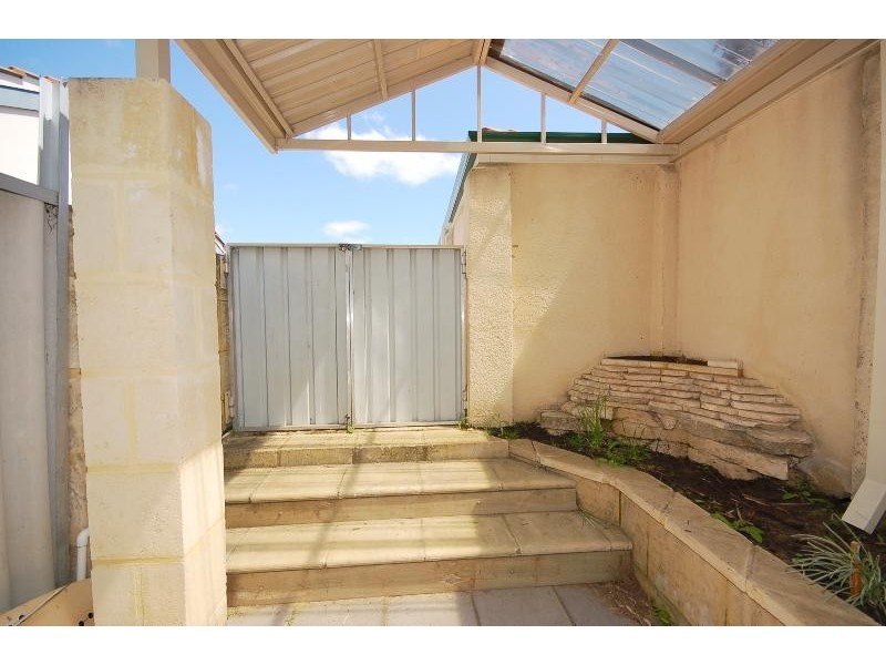 18 Mangrove Circuit, Banksia Grove WA 6031