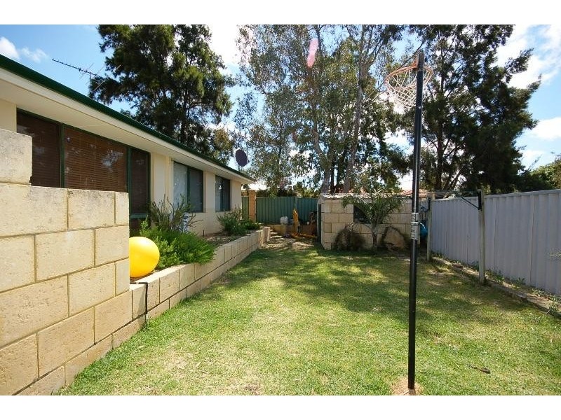 18 Mangrove Circuit, Banksia Grove WA 6031