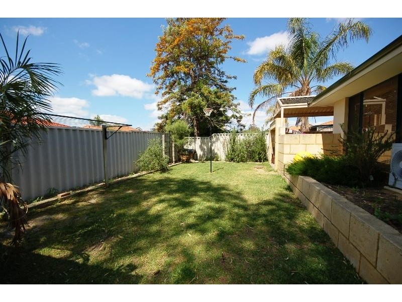 18 Mangrove Circuit, Banksia Grove WA 6031