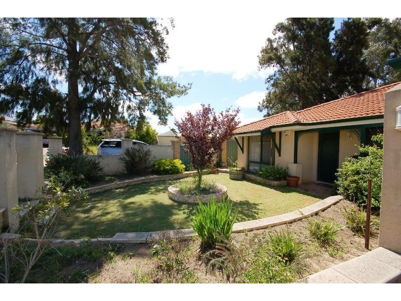 18 Mangrove Circuit, Banksia Grove WA 6031