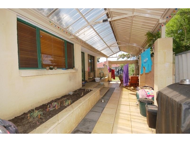 18 Mangrove Circuit, Banksia Grove WA 6031