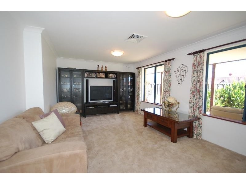 8 Kimbe Court, Mindarie WA 6030