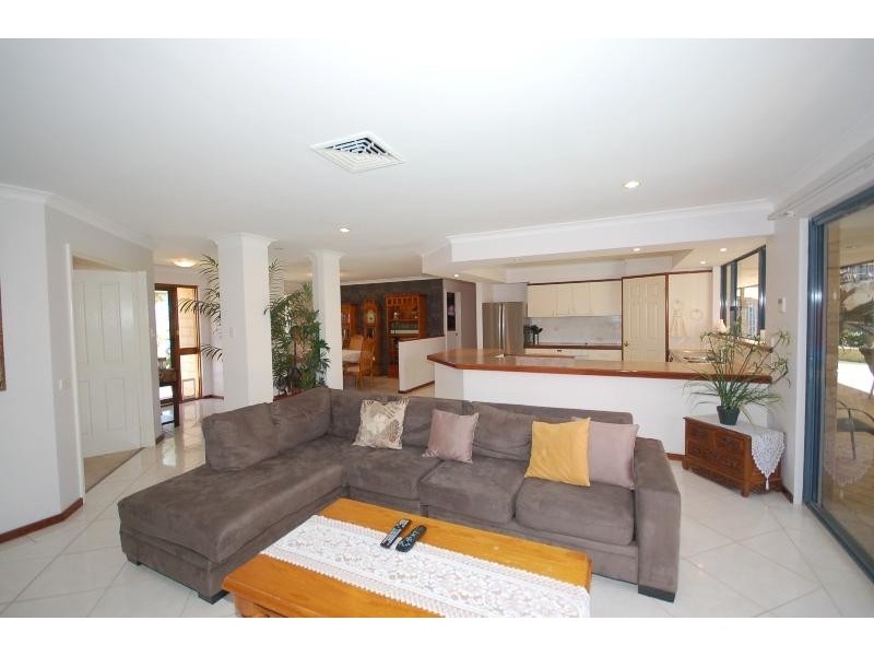 8 Kimbe Court, Mindarie WA 6030