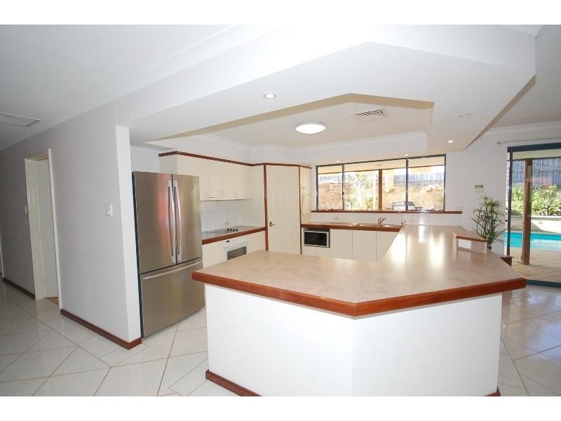 8 Kimbe Court, Mindarie WA 6030