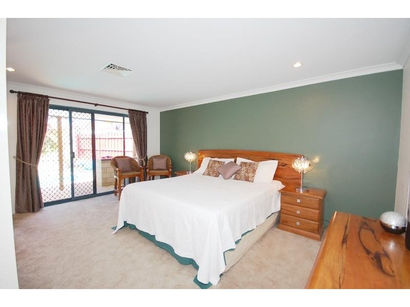 8 Kimbe Court, Mindarie WA 6030