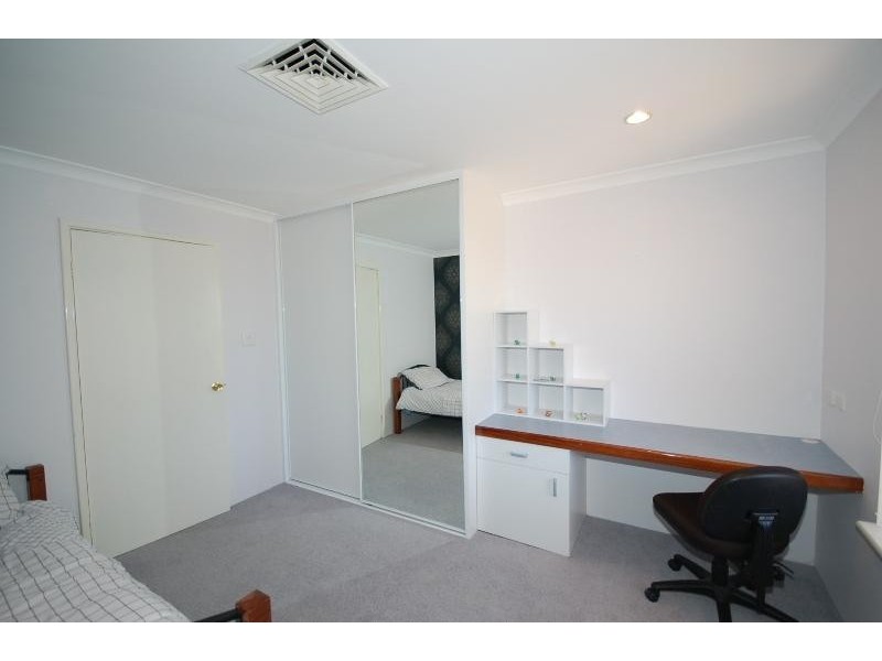 8 Kimbe Court, Mindarie WA 6030