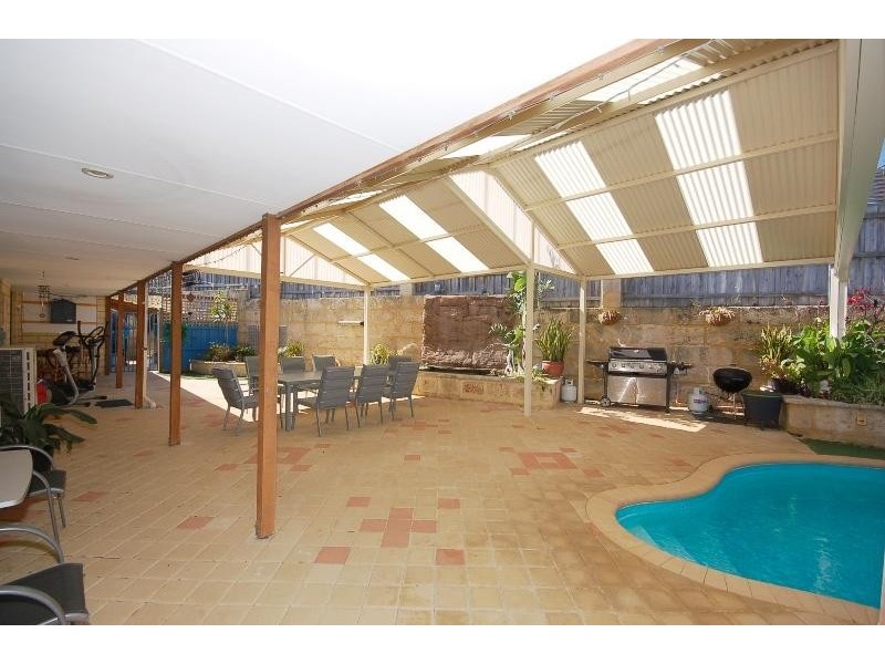 8 Kimbe Court, Mindarie WA 6030