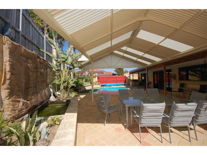 8 Kimbe Court, Mindarie WA 6030