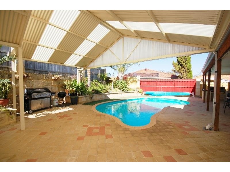 8 Kimbe Court, Mindarie WA 6030