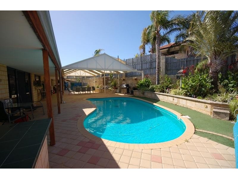 8 Kimbe Court, Mindarie WA 6030