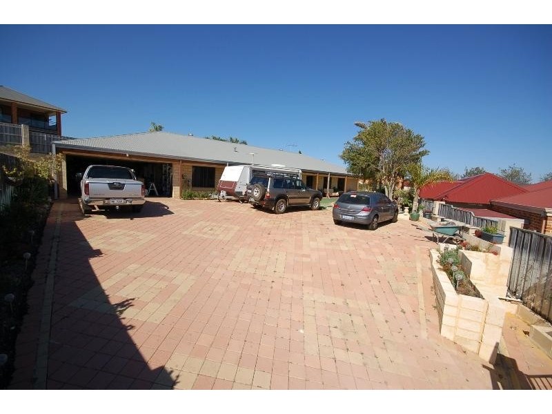 8 Kimbe Court, Mindarie WA 6030