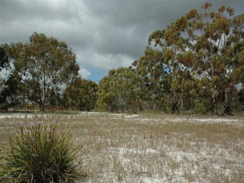 494 Neaves Road, Mariginiup WA 6078