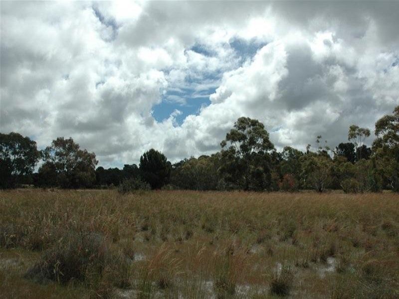 494 Neaves Road, Mariginiup WA 6078