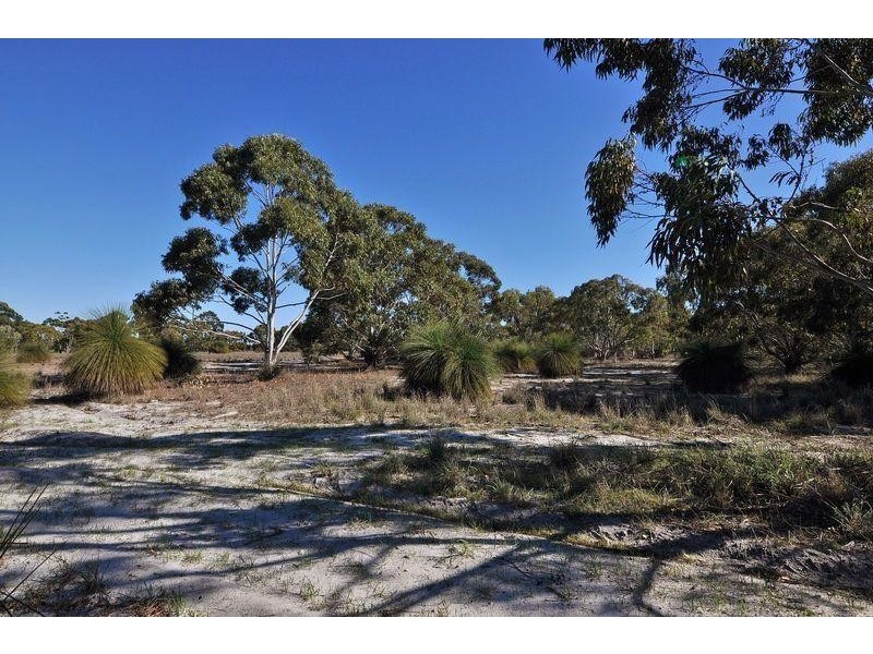 494 Neaves Road, Mariginiup WA 6078