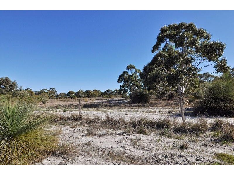 494 Neaves Road, Mariginiup WA 6078