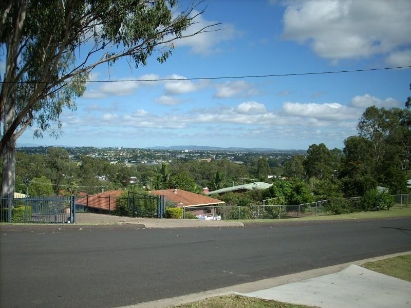 94 Braeside Road, Bundamba QLD 4304