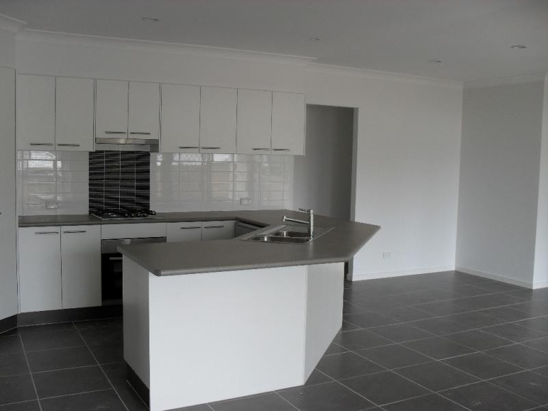 5 Shamrock  Court, Chuwar QLD 4306