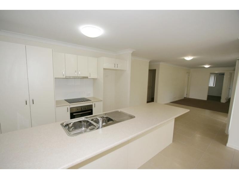 4 Sandpiper Drive, Lowood QLD 4311