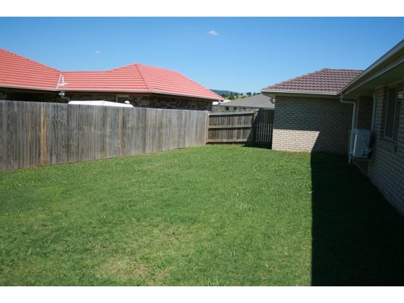 4 Sandpiper Drive, Lowood QLD 4311