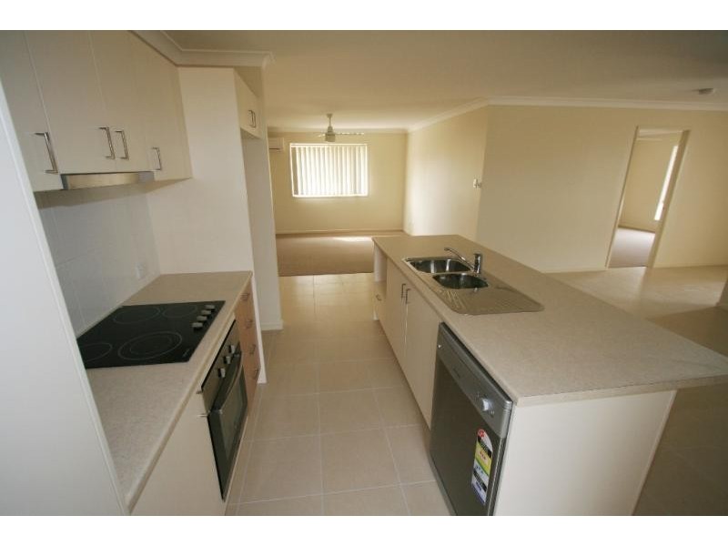 3 Stathis  Place BUNDAMBA 4304, Bundamba QLD 4304