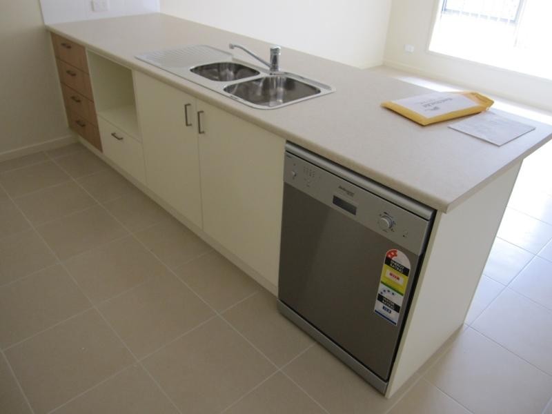 13 Weymouth Street, Bundamba QLD 4304