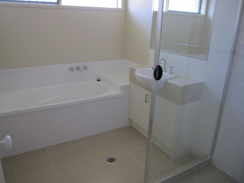 13 Weymouth Street, Bundamba QLD 4304