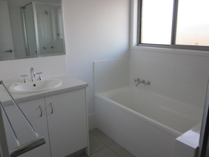 31 Spoonbill Court, Lowood QLD 4311