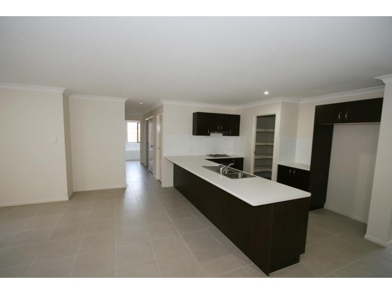 42 Drysdale Place, Brassall QLD 4305